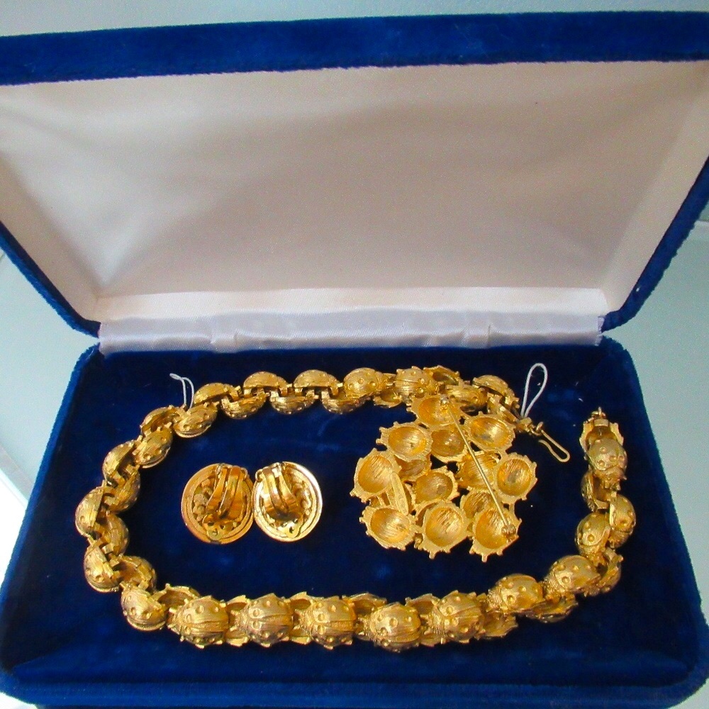 SPECTACULAR NEW VINTAGE NETTIE ROSENSTEIN SET LADYBUG NECKLACE - Picture 7 of 7